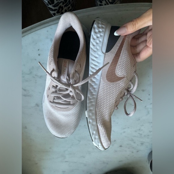 Women’s Nike sneakers - Picture 8 of 10